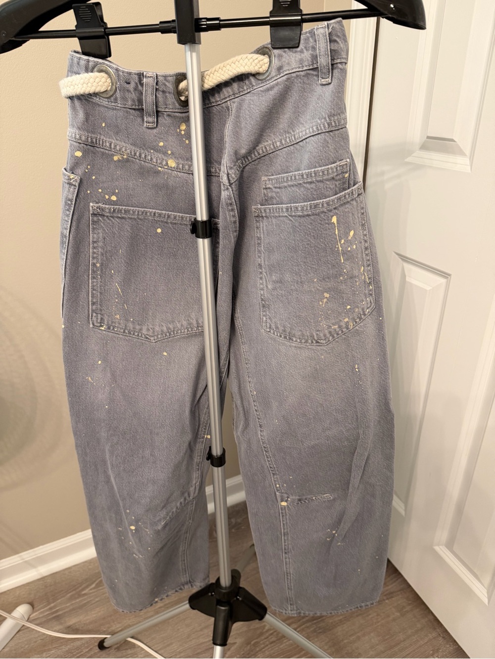 We The Free Light Gray Painter-Style Moxie jeans - Picture 3 of 4